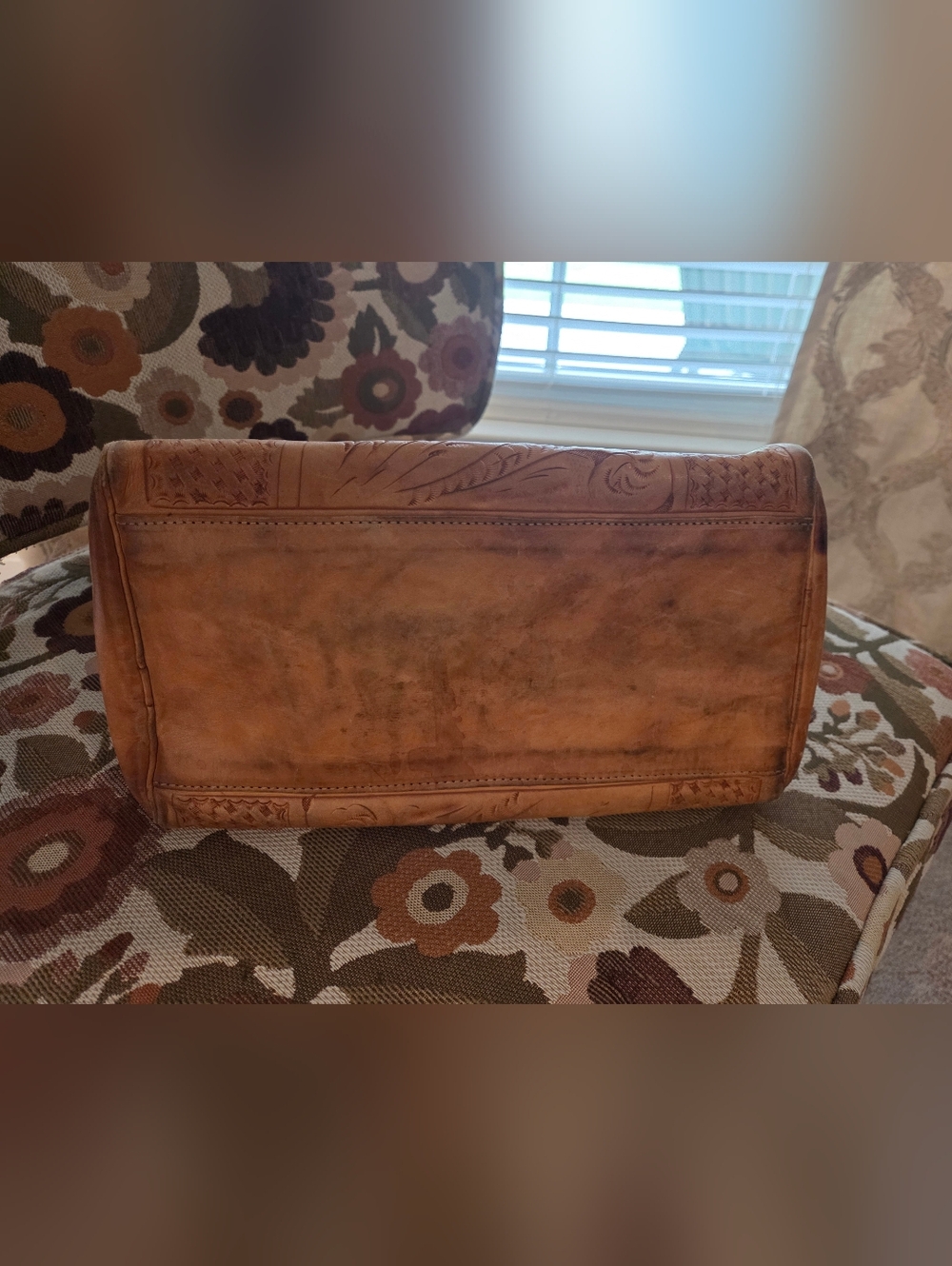 Beautiful Vintage Hand-Tooled Leather Satchel Bag in Tan Flower Floral Design - Picture 11 of 11